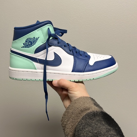 Jordan 1 Mid - Picture 11 of 12